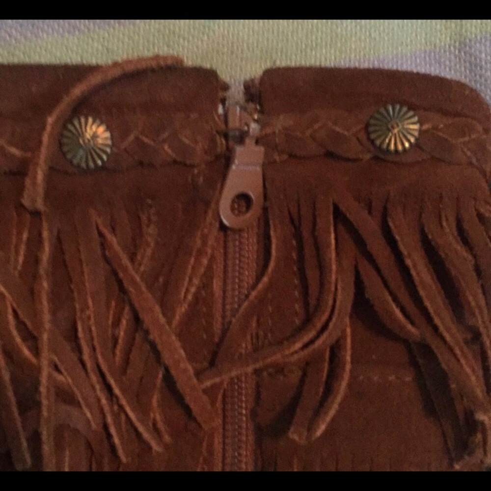 Brown 5 later Minnetonka Boots - Picture 3 of 5